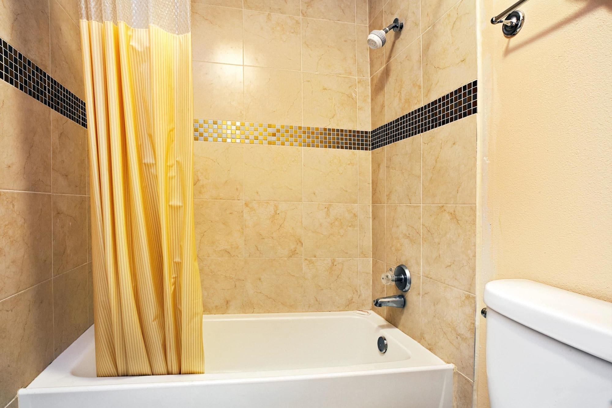 Super 8 By Wyndham Terrell Otel Dış mekan fotoğraf